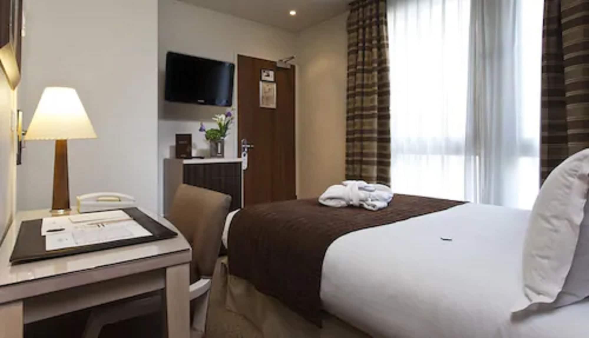 Hotel Le Pera Paris Room photo