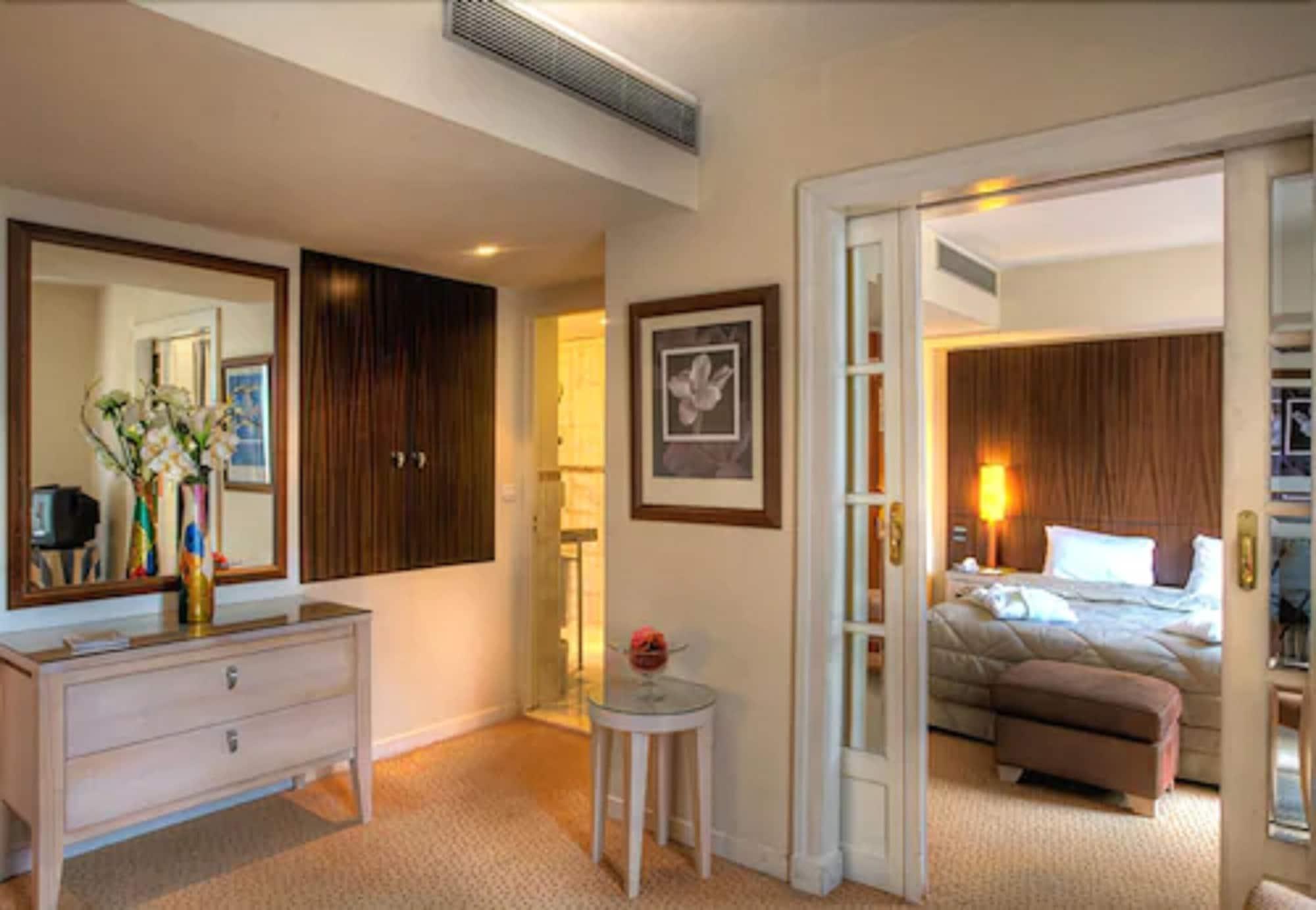 Hotel Le Pera Paris Room photo