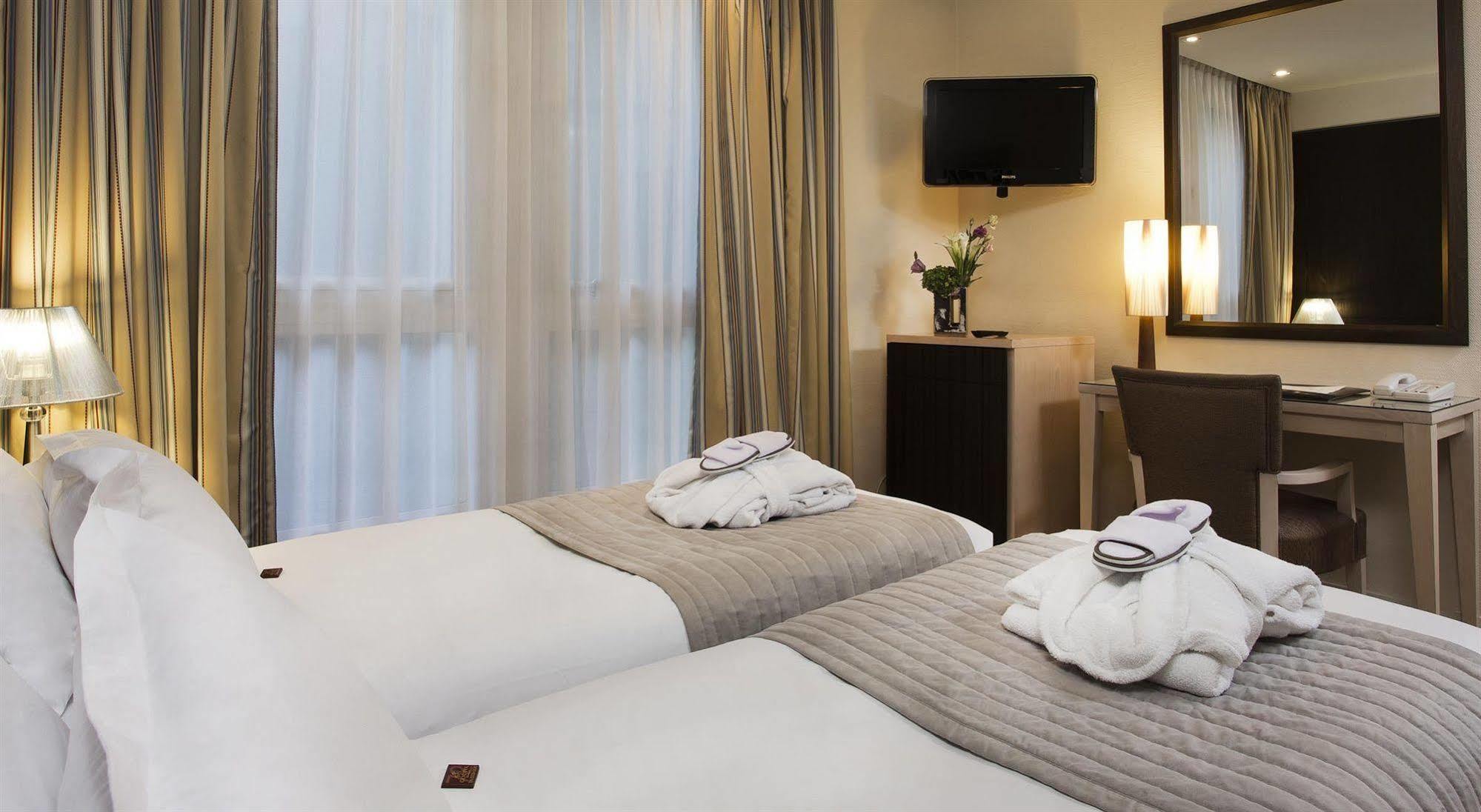 Hotel Le Pera Paris Room photo